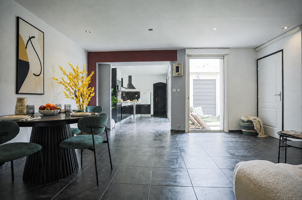Salon meublé contemporain après aménagement